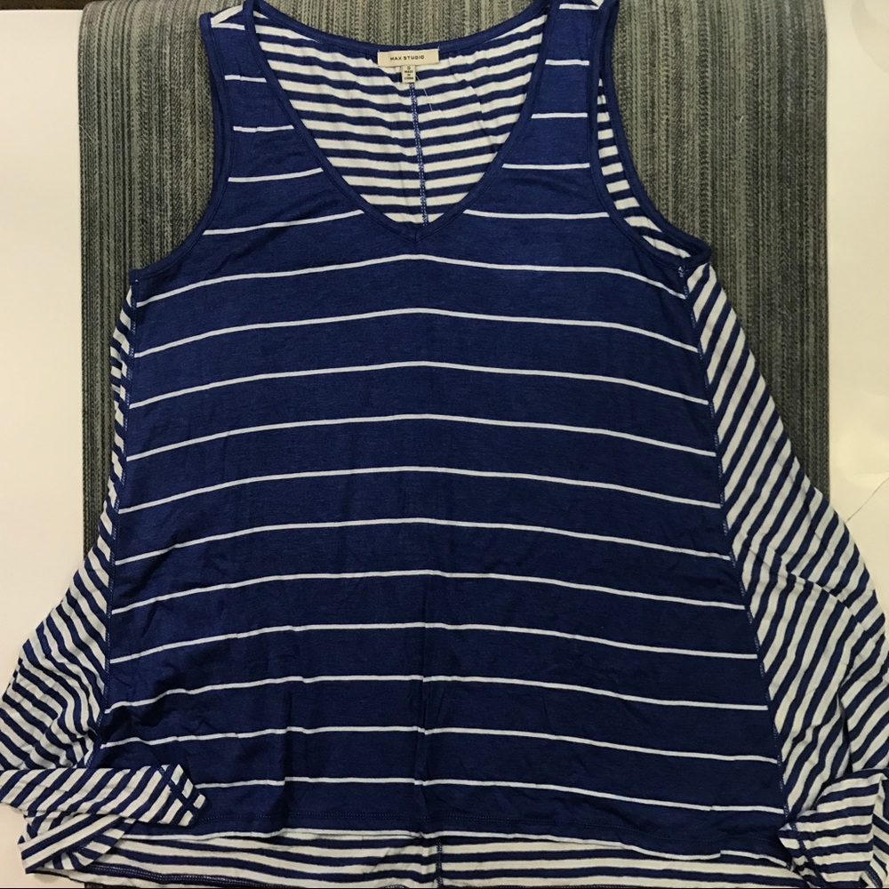 Womens Max Studio Sleeveless Flowy V Neck Top S